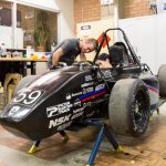 Sinh viên Đại học Sydney thí nghiệm tại phòng chế tạo xe đua