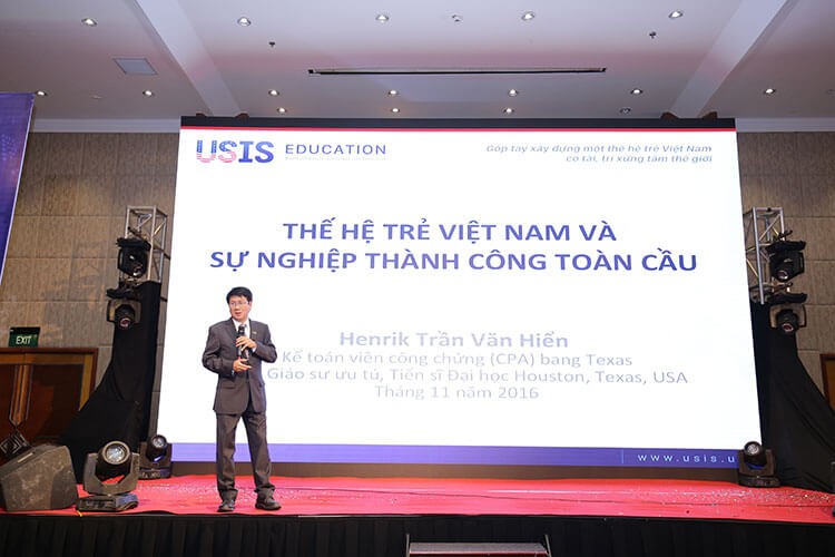 giáo sư Trần Văn Hiền 