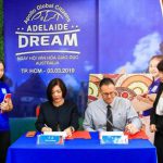 lễ ký kết hợp tác giữa Apollo English và AISA